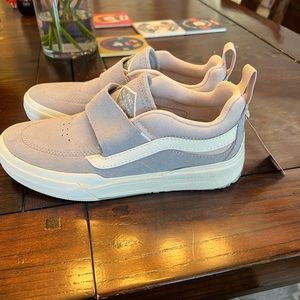 Brand new with tags Kyle pro vans. 4.5 ash/violet color